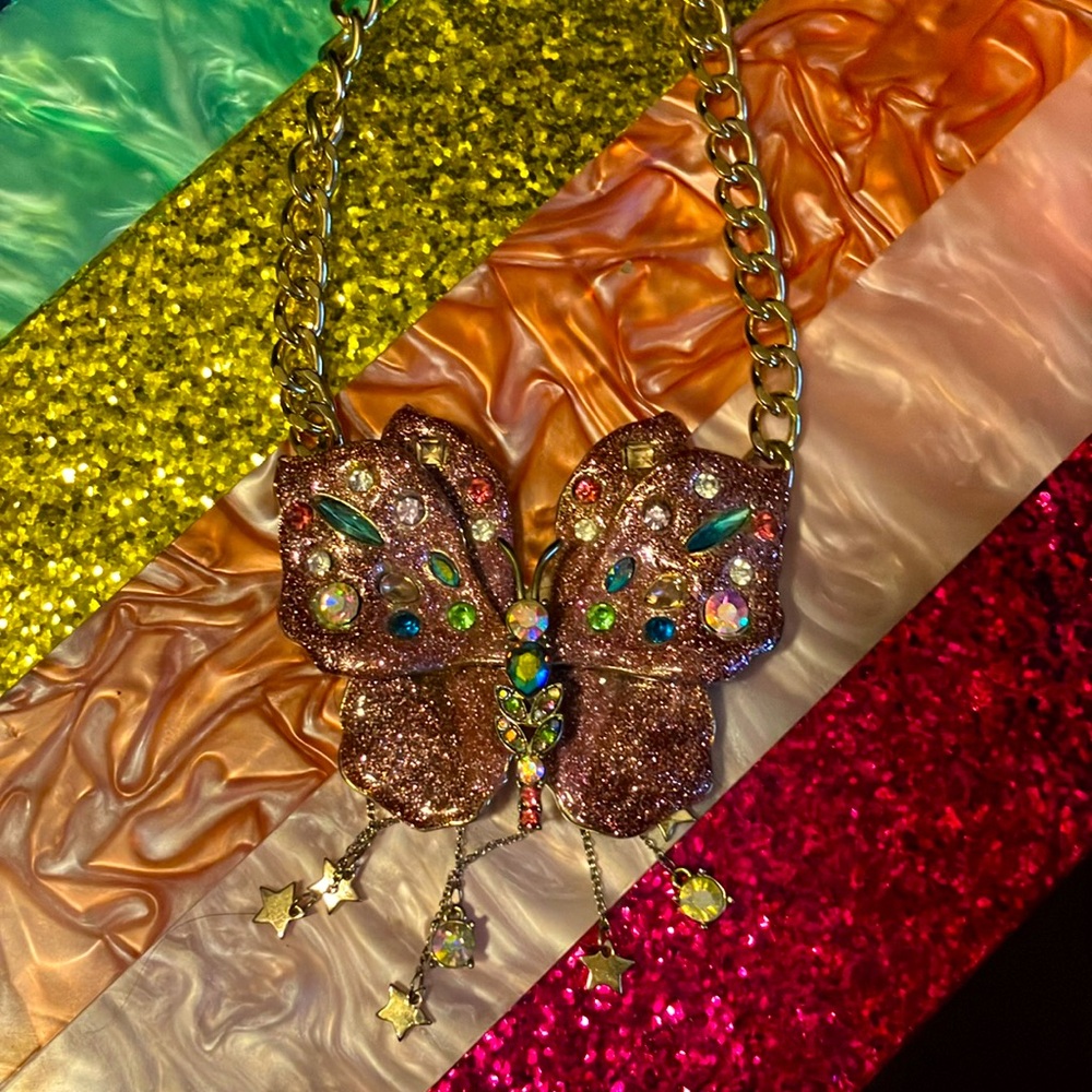 Gorgeous, Butterfly 🦋 Betsy Johnson necklace.